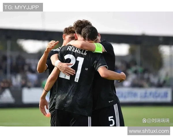 姐姐为尤文庆祝，国米大将怒删老友！家庭因足球敌对撕裂